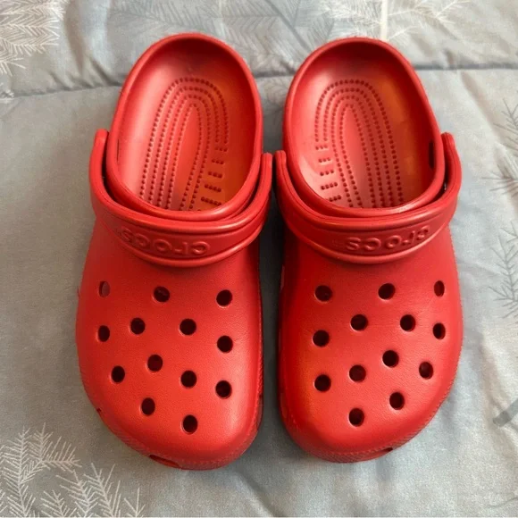 Like New CROCS Women’s Sandals - Bright Red W sz7 M sz5 - Picture 1 of 10